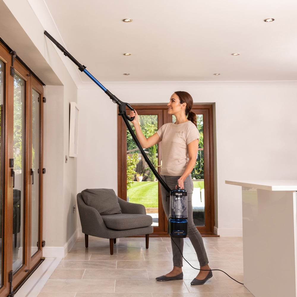 Shark NV602UK Black Lift Away Upright Vacuum Cleaner 750W