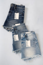 Load image into Gallery viewer, FRAYED HEM DENIM SHORTS