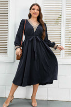 Load image into Gallery viewer, Plus Size Contrast Tie Waist Midi Dress