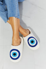 Load image into Gallery viewer, MMShoes Eye Plush Slipper
