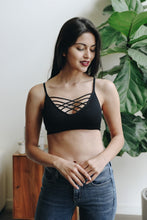 Load image into Gallery viewer, Interwoven Strappy Front Bralette XS/S / Black