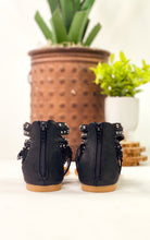 Load image into Gallery viewer, Not Rated Willow Sandal in Black